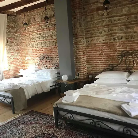 Le Petit Paris - Pazari Hotel