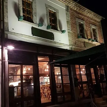 Le Petit Paris - Pazari Hotel *