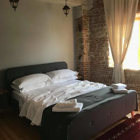 Le Petit Paris - Pazari Hotel *