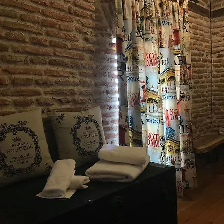 Le Petit Paris - Pazari Hotel