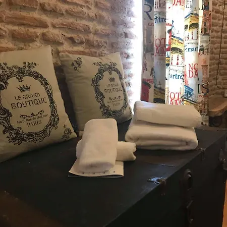 Hotel Le Petit Paris - Pazari *