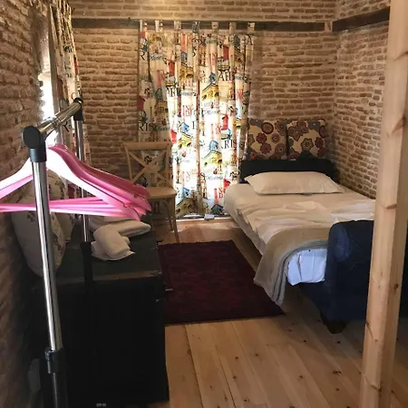 Le Petit Paris - Pazari Hotel
