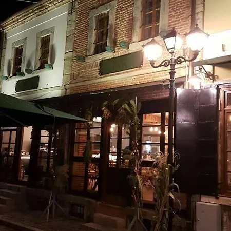 Le Petit Paris - Pazari Hotel