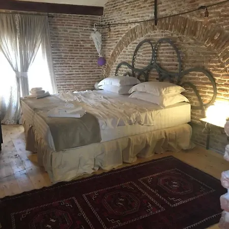 Hotel Le Petit Paris - Pazari *