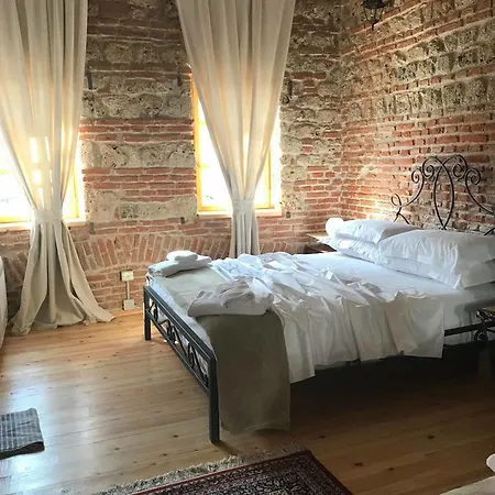 Le Petit Paris - Pazari * Korce