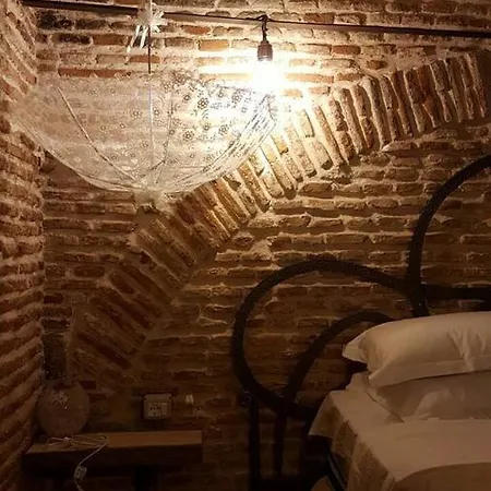 Le Petit Paris - Pazari Hotel