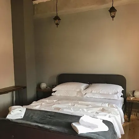 Hotel Le Petit Paris - Pazari *
